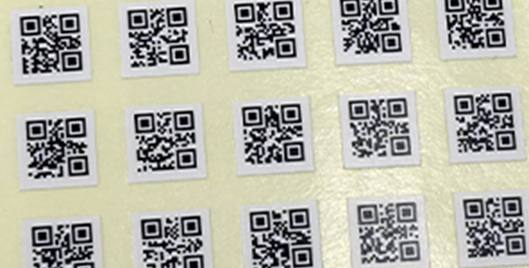 特殊形状の化粧箱事例、トレーサビリティQRコード